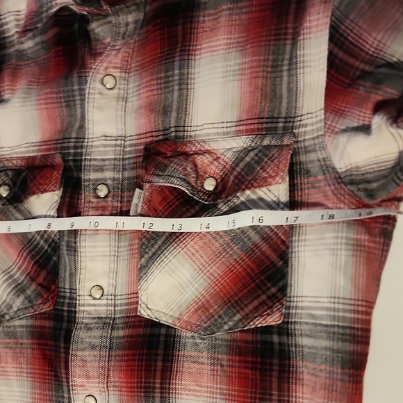 Carhartt Red and Black Plaid Women's Top - Picture 3 of 7
